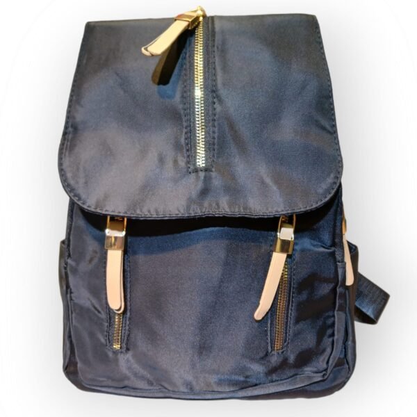 MOCHILA MEDIANA NEGRA